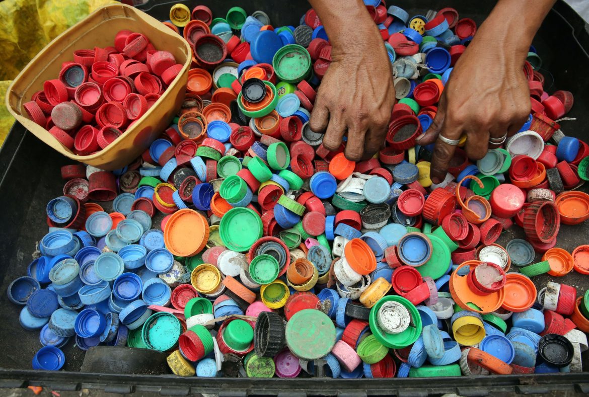 bottle-caps-bright-close-up-761297